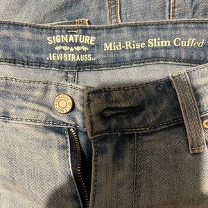 Signature Levi Strauss Mid-Rise Slim Cuffed Size 12 W31